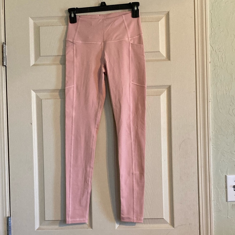 Victoria sport leggings with pockets. Size xs.